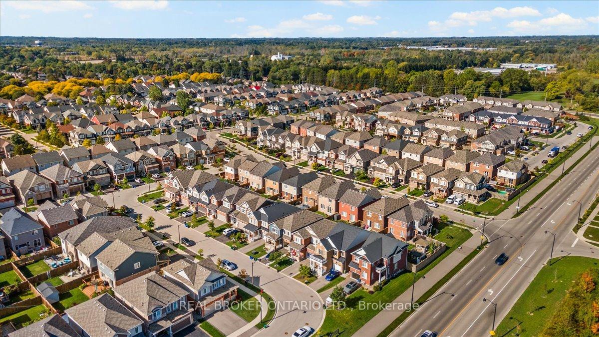 Photo 2 of 100 Celano Drive, Hamilton, Waterdown — HOMEH