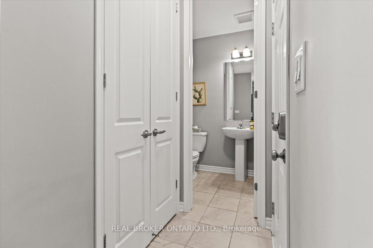 Photo 10 of 100 Celano Drive, Hamilton, Waterdown — HOMEH