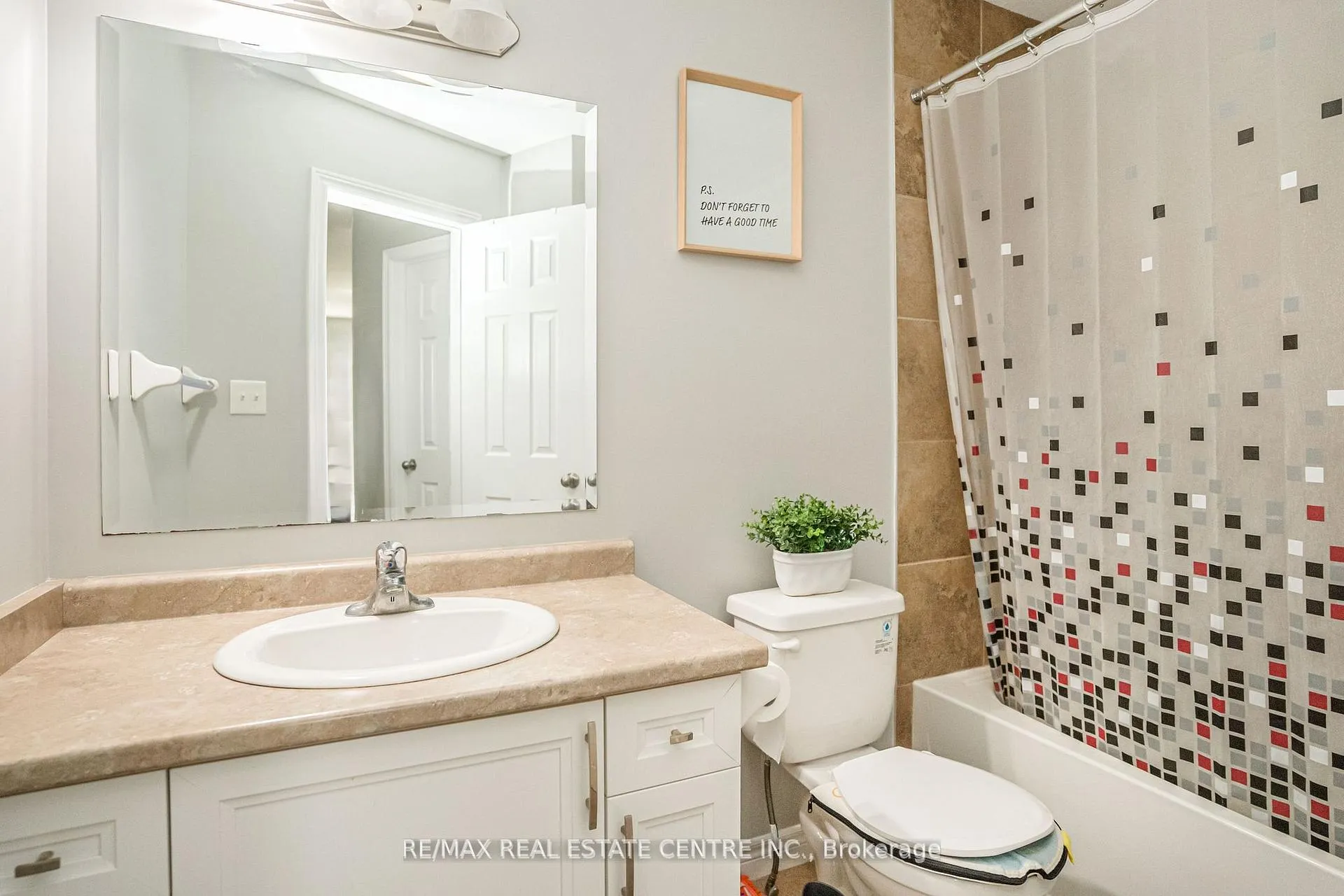 Photo 25 of 28 Newstead Road, Brant, Paris — HOMEH