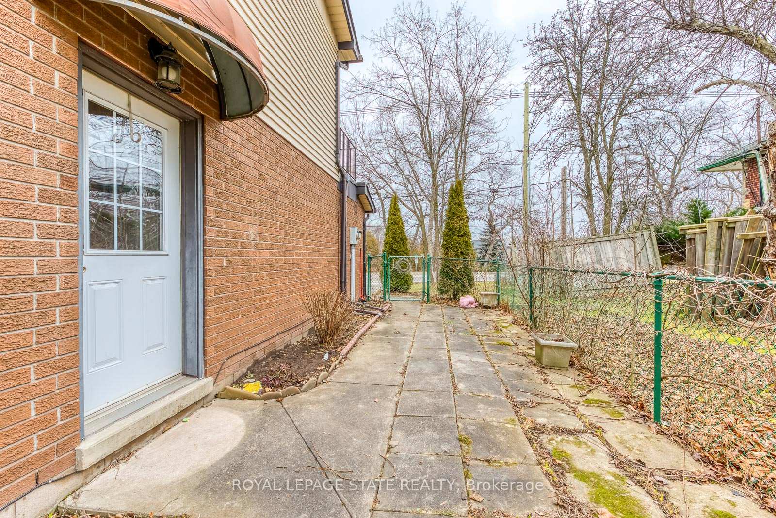 Photo 3 of Unit Lower, 62 Third Line, Oakville, Bronte — HOMEH
