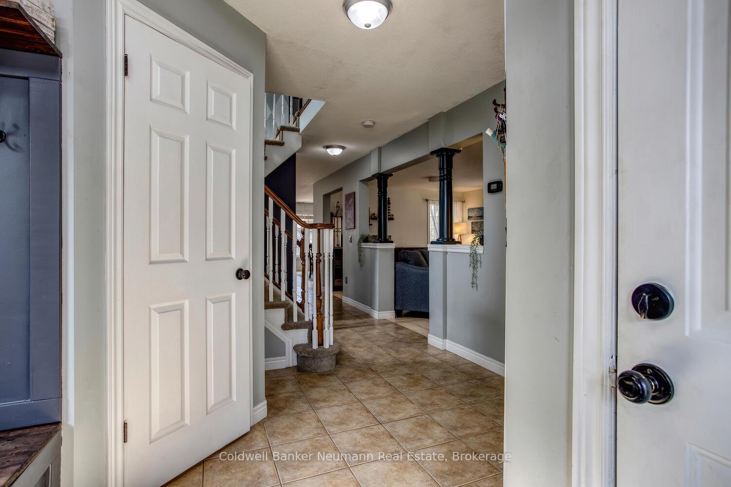 Photo 5 of 16 McGarr Drive, Guelph, Pineridge/Westminster Woods — HOMEH