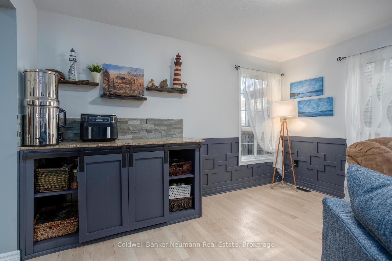 Photo 8 of 16 McGarr Drive, Guelph, Pineridge/Westminster Woods — HOMEH