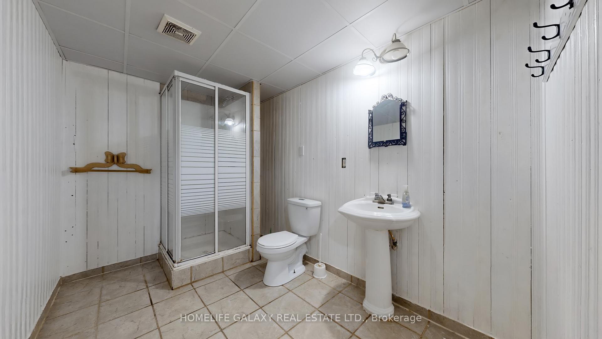 Photo 36 of 48 Wood Grove Crescent, Cambridge — HOMEH