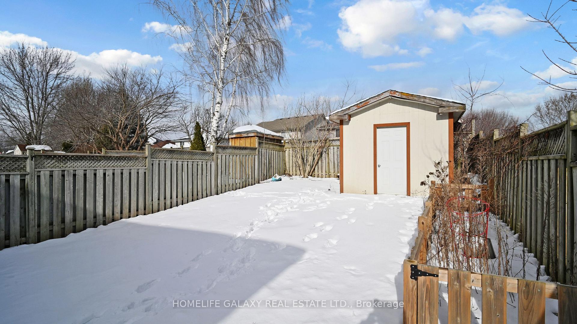 Photo 40 of 48 Wood Grove Crescent, Cambridge — HOMEH