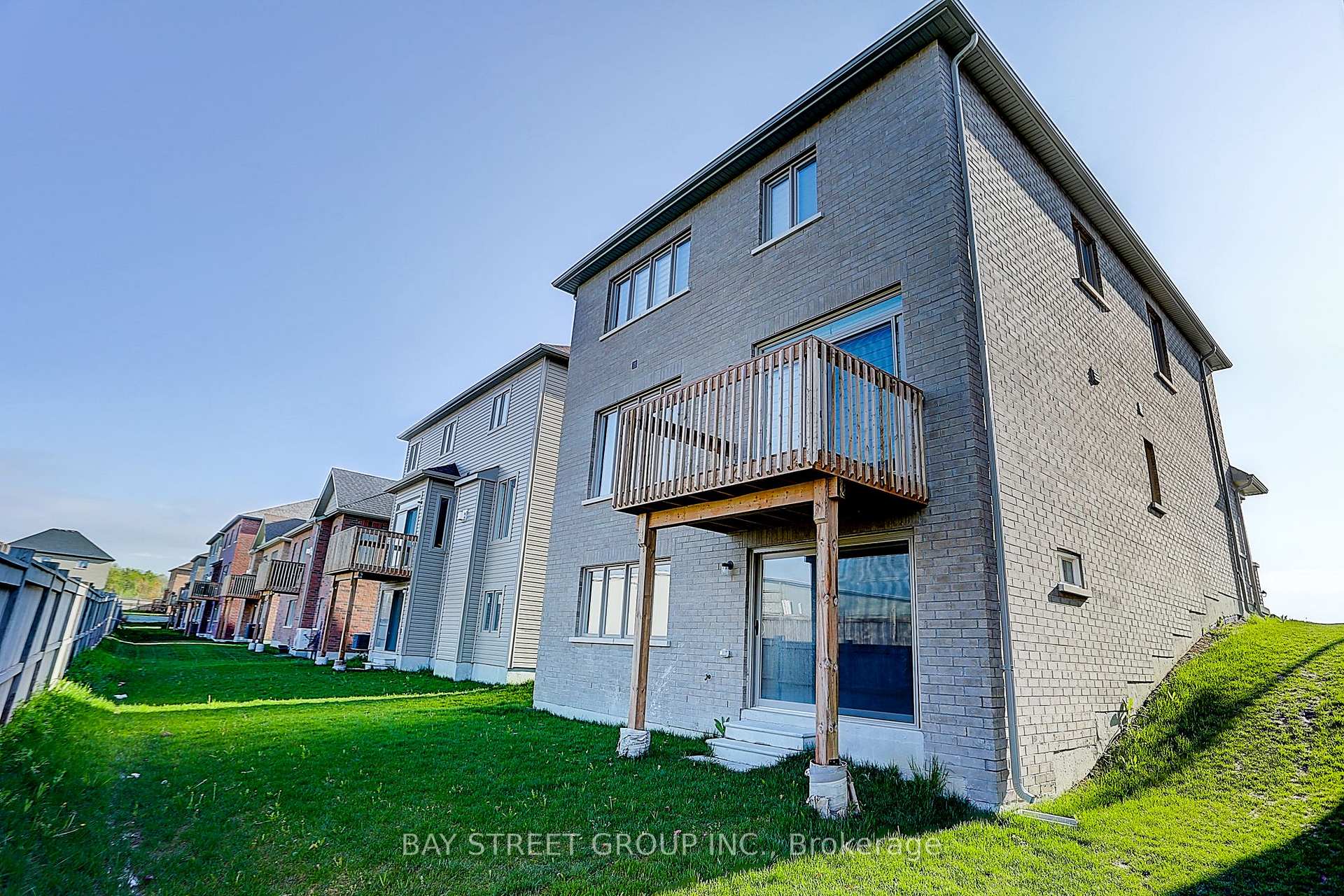Photo 2 of 37 Bill Guy Drive, Georgina, Keswick South — HOMEH
