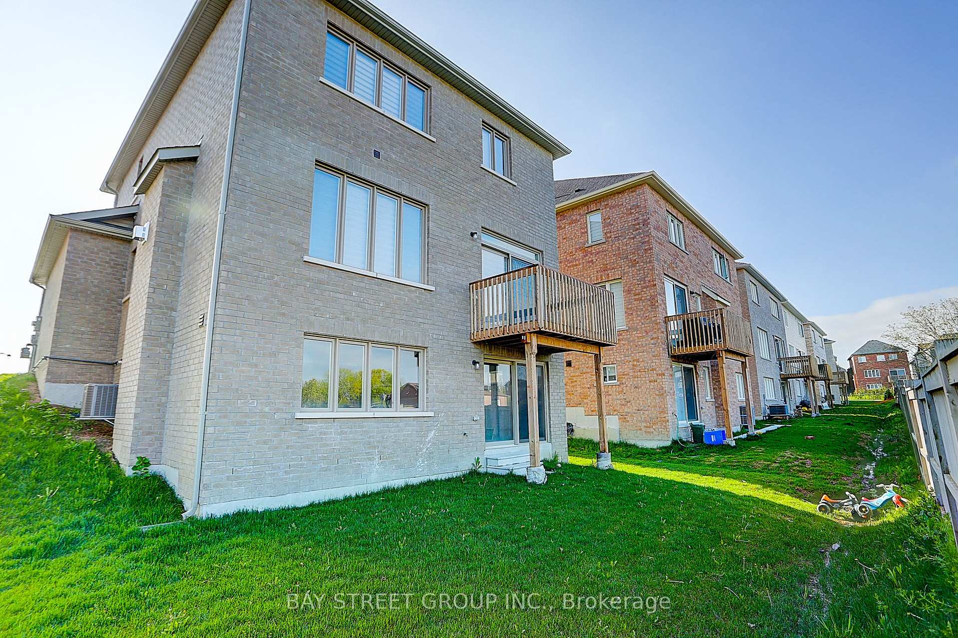 Photo 4 of 37 Bill Guy Drive, Georgina, Keswick South — HOMEH