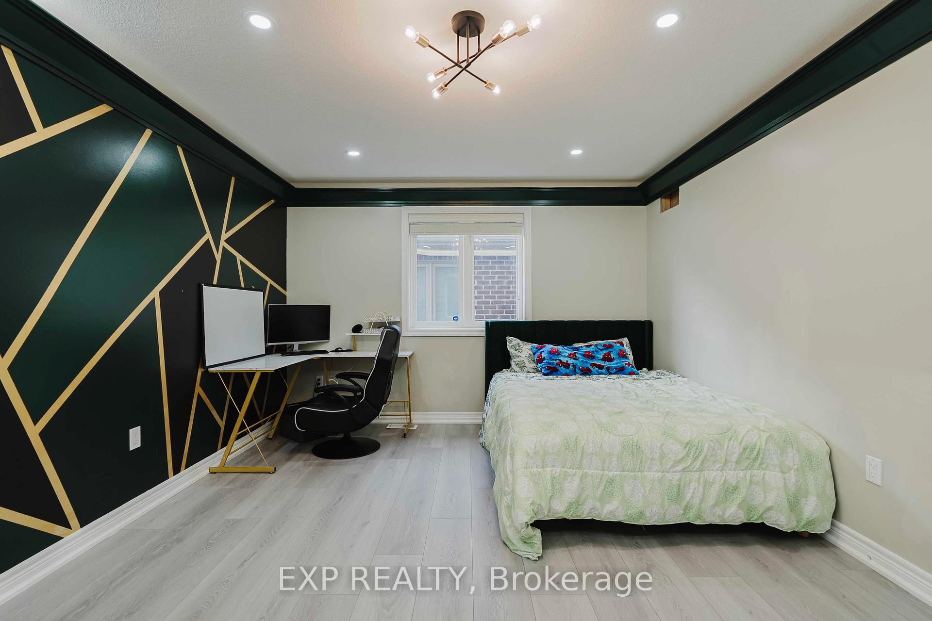 Photo 32 of 130 Kingsview Drive, Hamilton, Albion Falls — HOMEH