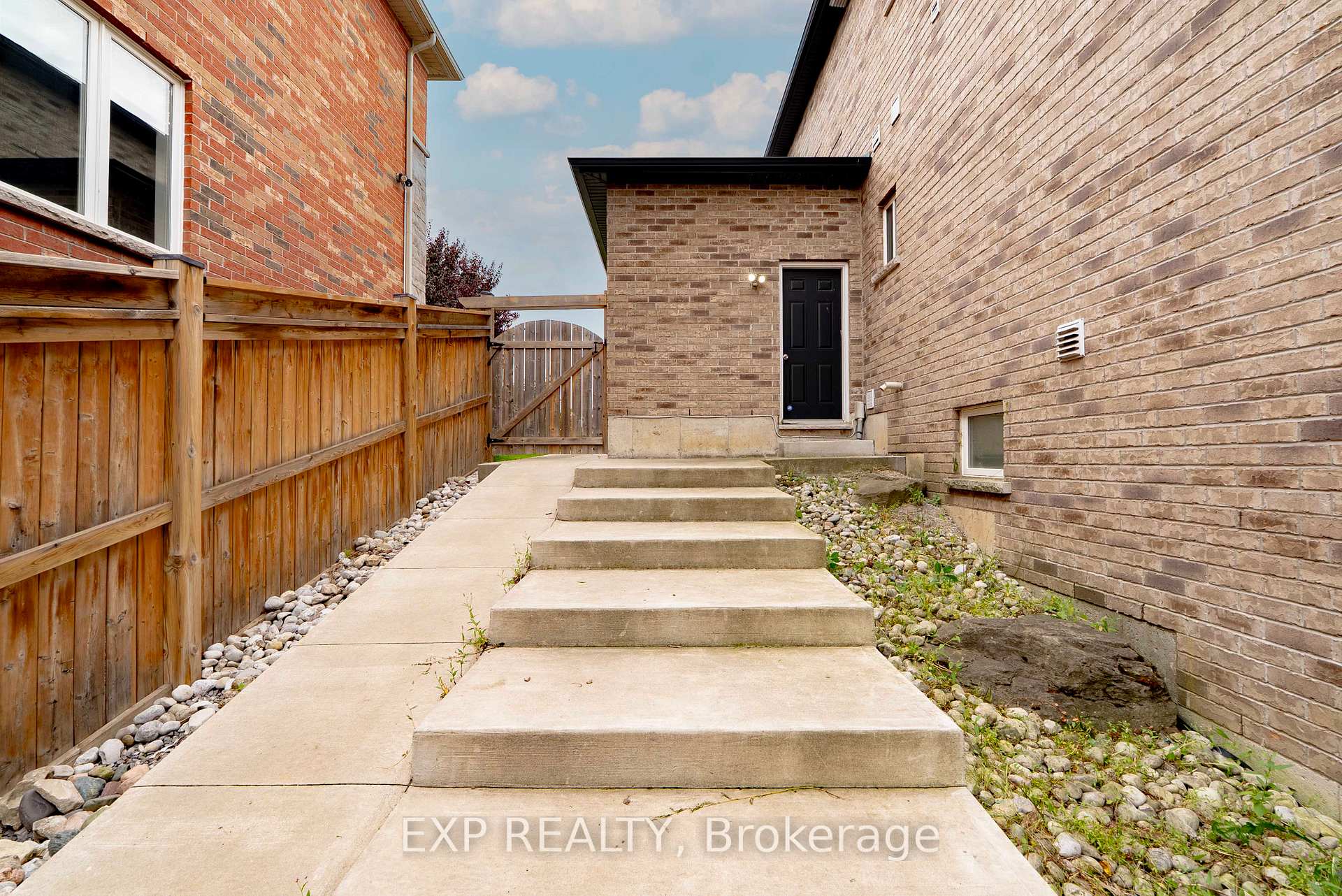 Photo 45 of 130 Kingsview Drive, Hamilton, Albion Falls — HOMEH