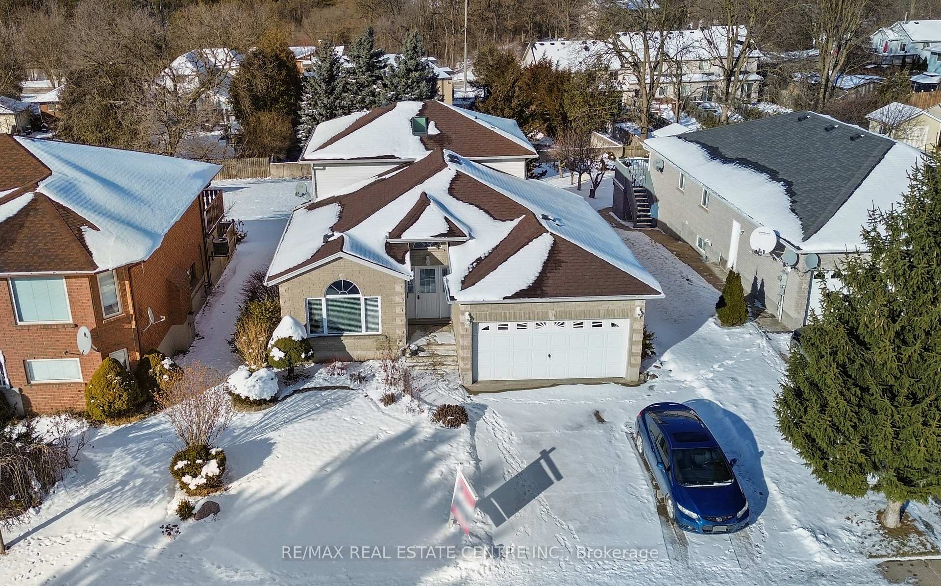 Photo 2 of 96 Bluerock Crescent, Cambridge — HOMEH