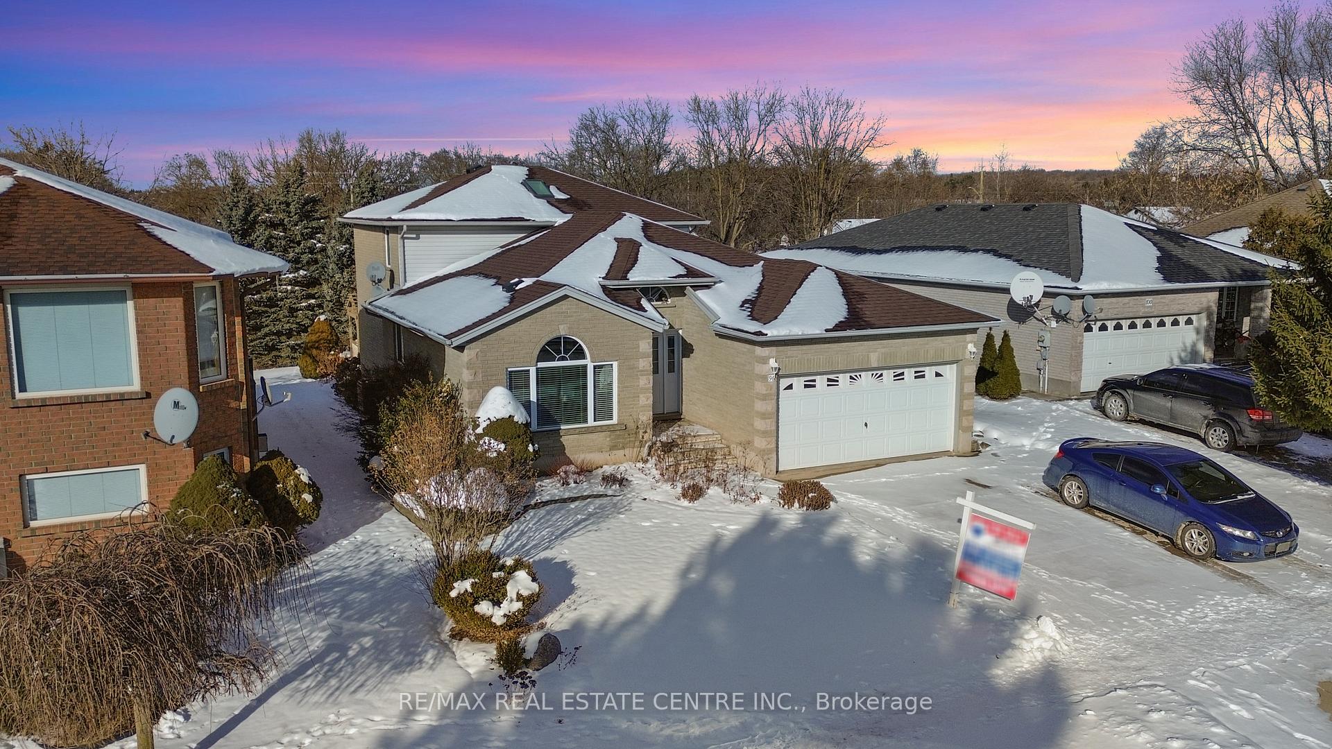 Photo 3 of 96 Bluerock Crescent, Cambridge — HOMEH