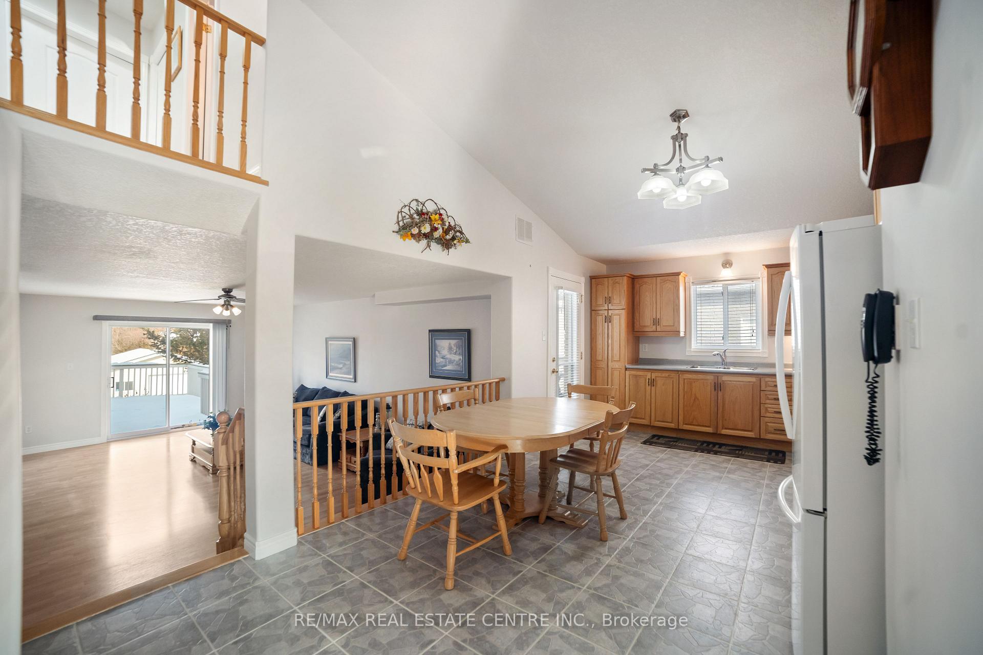 Photo 6 of 96 Bluerock Crescent, Cambridge — HOMEH