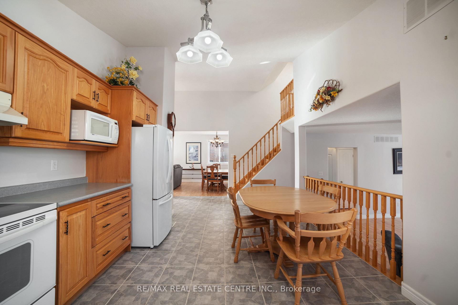 Photo 7 of 96 Bluerock Crescent, Cambridge — HOMEH
