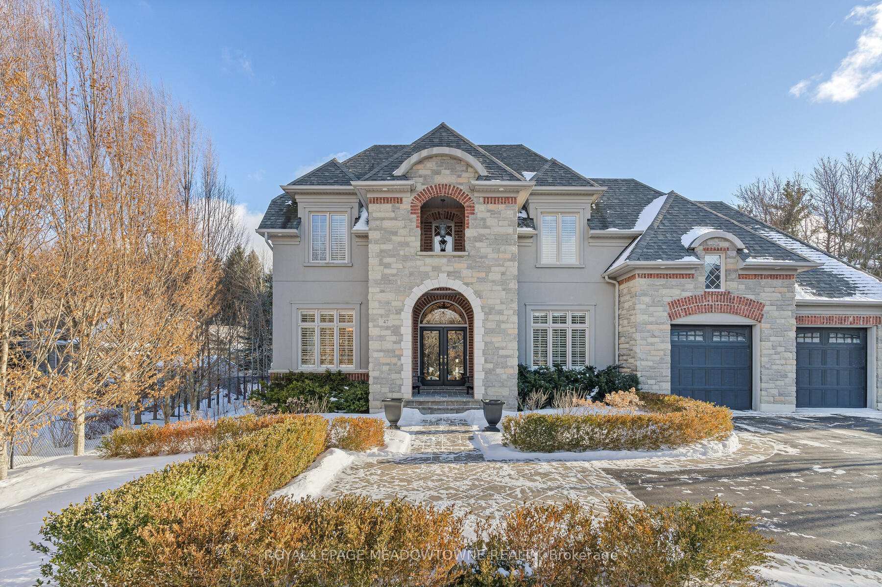 Photo 2 of 47 Barraclough Boulevard, Halton Hills, Glen Williams — HOMEH