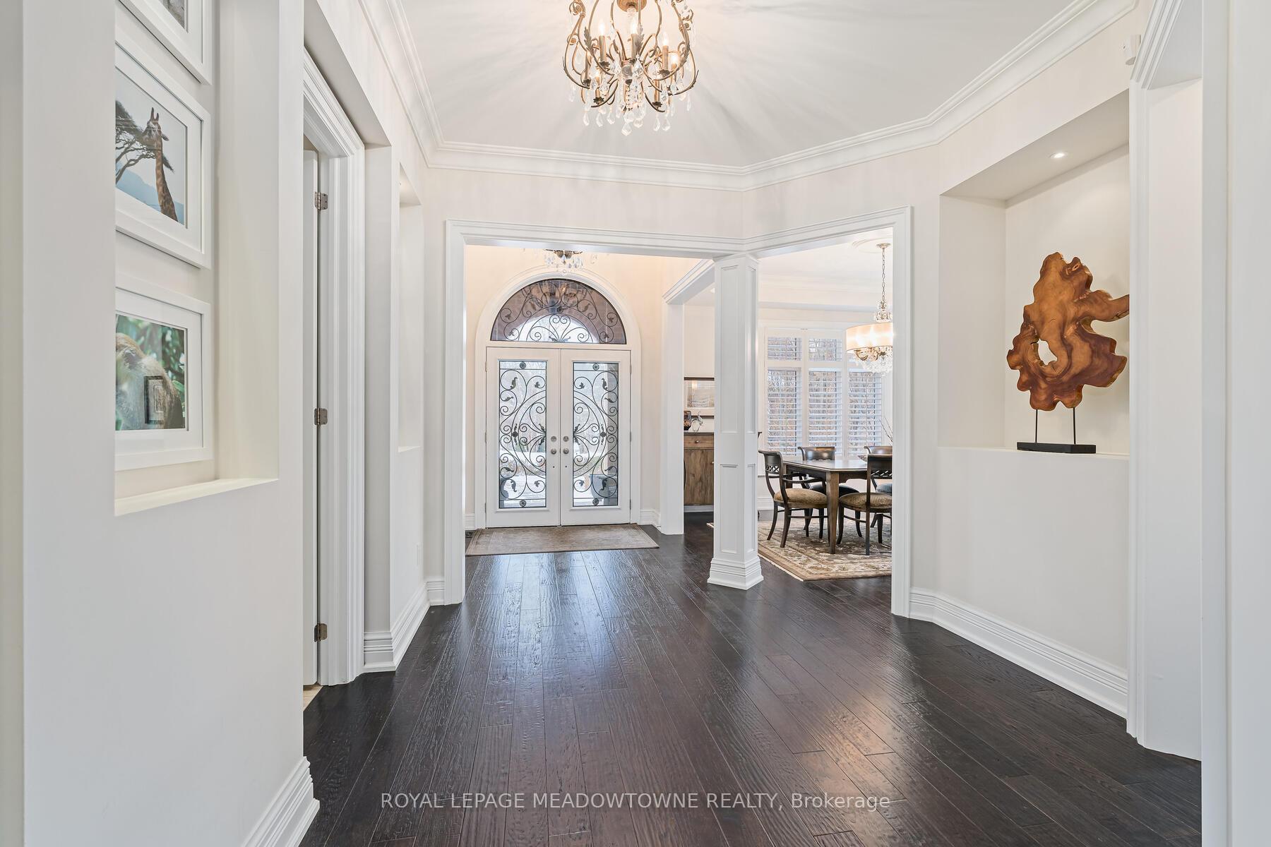 Photo 3 of 47 Barraclough Boulevard, Halton Hills, Glen Williams — HOMEH