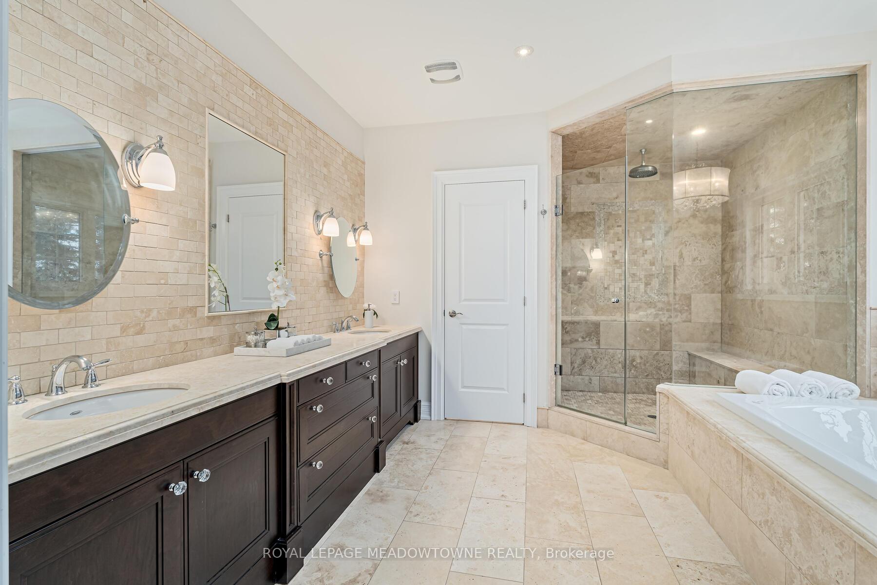 Photo 20 of 47 Barraclough Boulevard, Halton Hills, Glen Williams — HOMEH