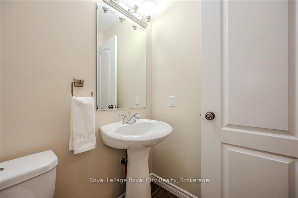 Photo 7 of 59 Amsterdam Crescent, Guelph, Pineridge/Westminster Woods — HOMEH