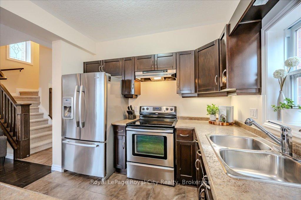 Photo 16 of 59 Amsterdam Crescent, Guelph, Pineridge/Westminster Woods — HOMEH