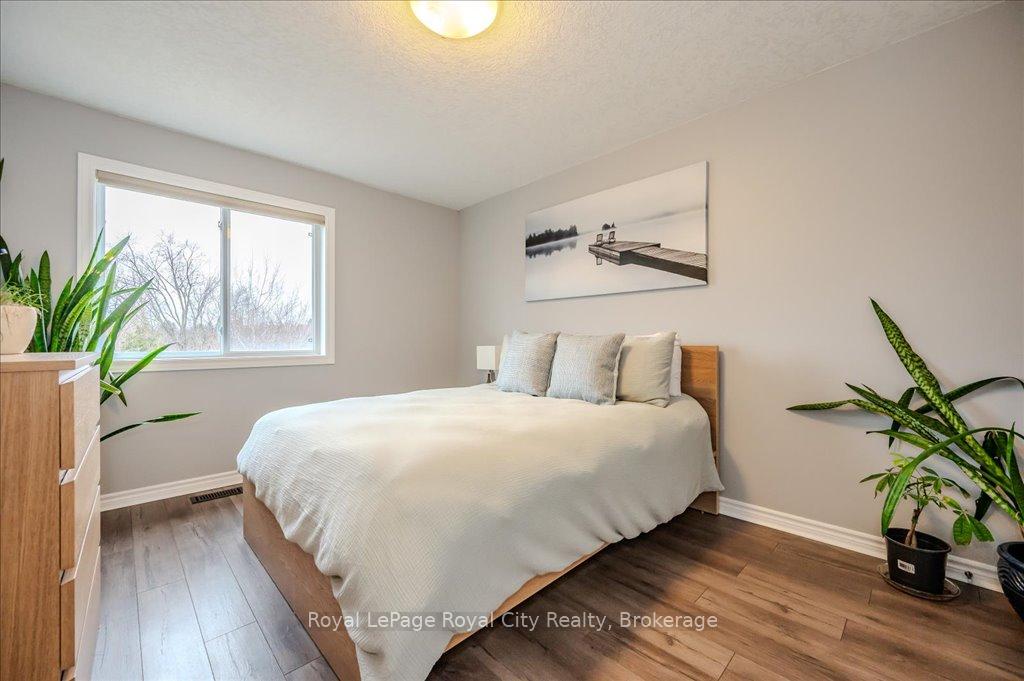 Photo 20 of 59 Amsterdam Crescent, Guelph, Pineridge/Westminster Woods — HOMEH