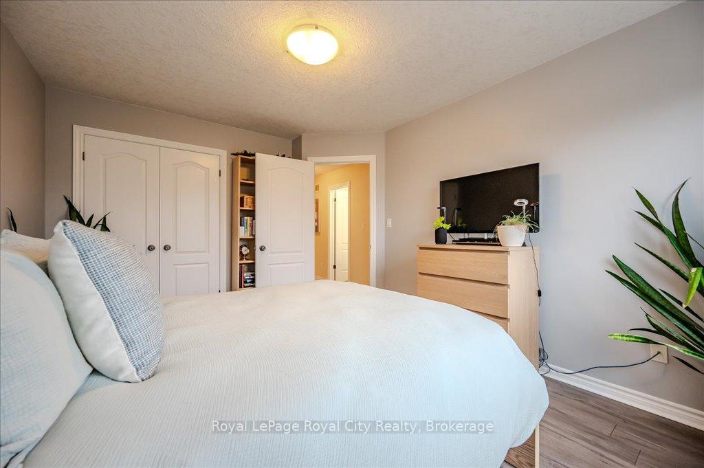 Photo 21 of 59 Amsterdam Crescent, Guelph, Pineridge/Westminster Woods — HOMEH