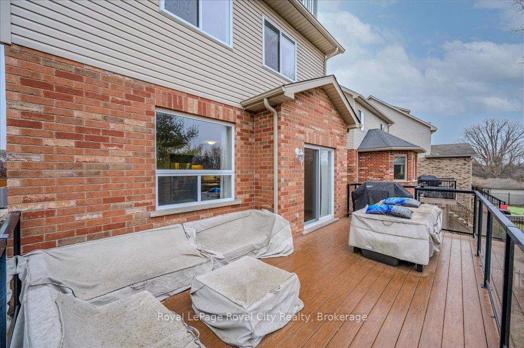 Photo 37 of 59 Amsterdam Crescent, Guelph, Pineridge/Westminster Woods — HOMEH