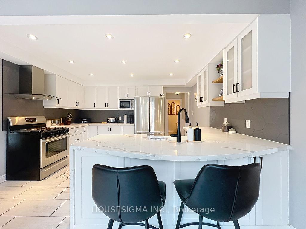 Photo 6 of 105 Devondale Street, Clarington, Courtice — HOMEH