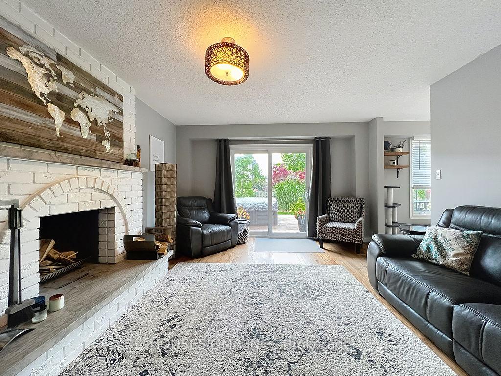Photo 11 of 105 Devondale Street, Clarington, Courtice — HOMEH