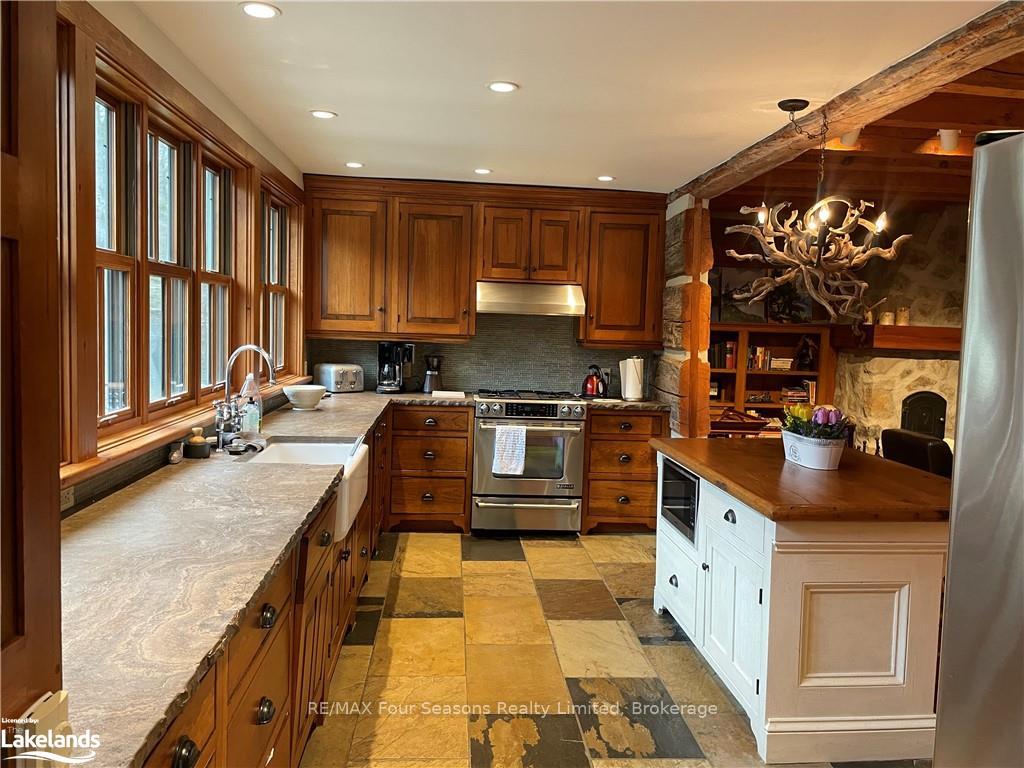 Photo 8 of 133 Kitzbuhl Crescent, Blue Mountains — HOMEH