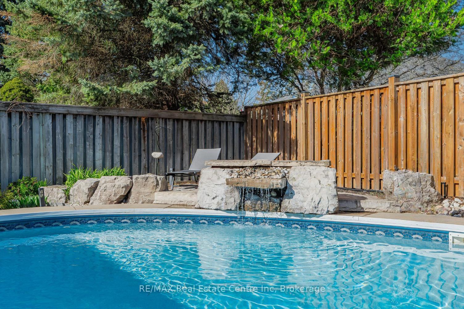 Photo 4 of 71 Ptarmigan Drive, Guelph, Kortright Hills — HOMEH