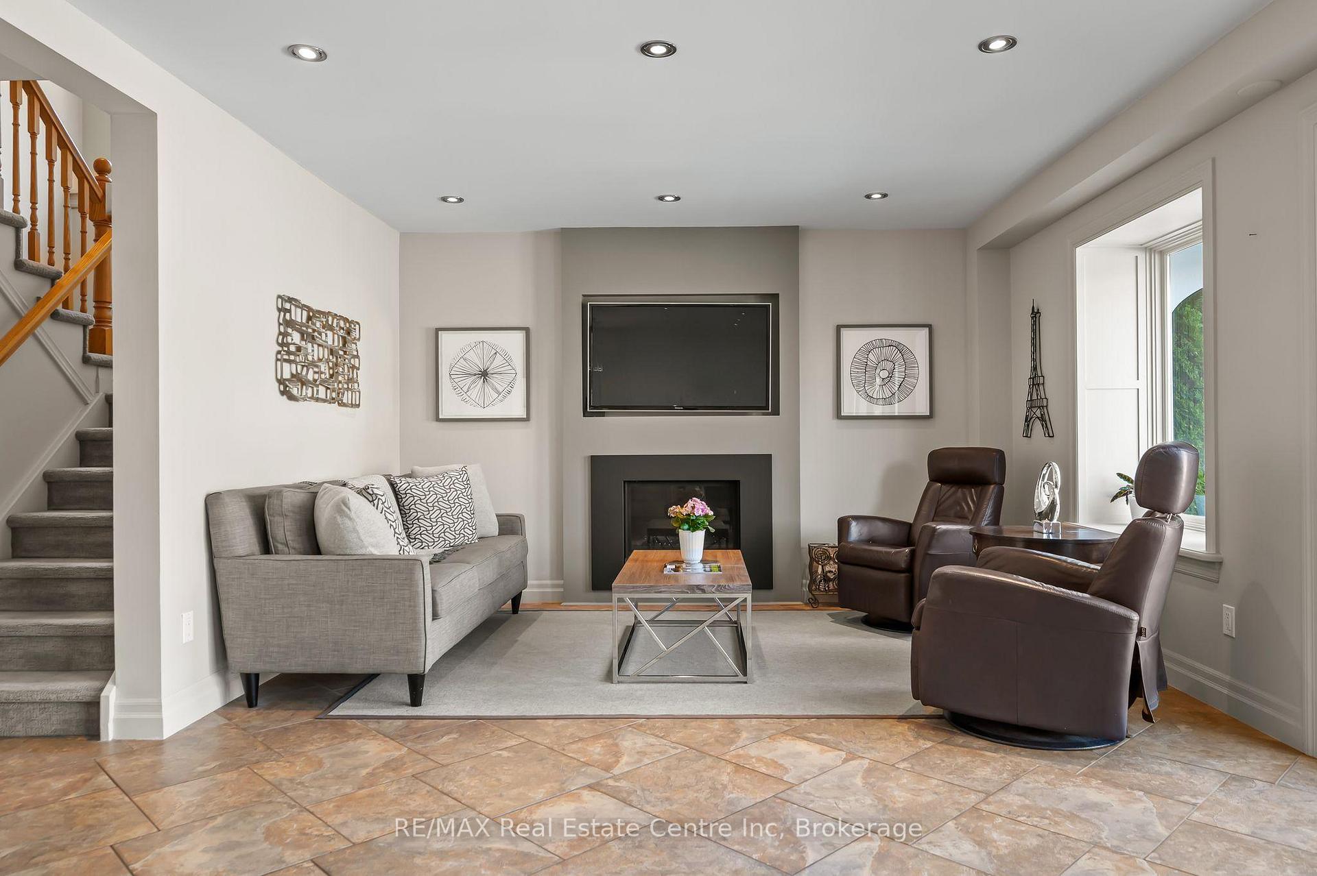 Photo 5 of 71 Ptarmigan Drive, Guelph, Kortright Hills — HOMEH
