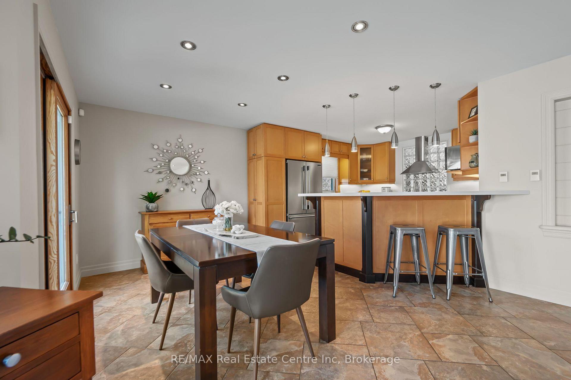 Photo 8 of 71 Ptarmigan Drive, Guelph, Kortright Hills — HOMEH