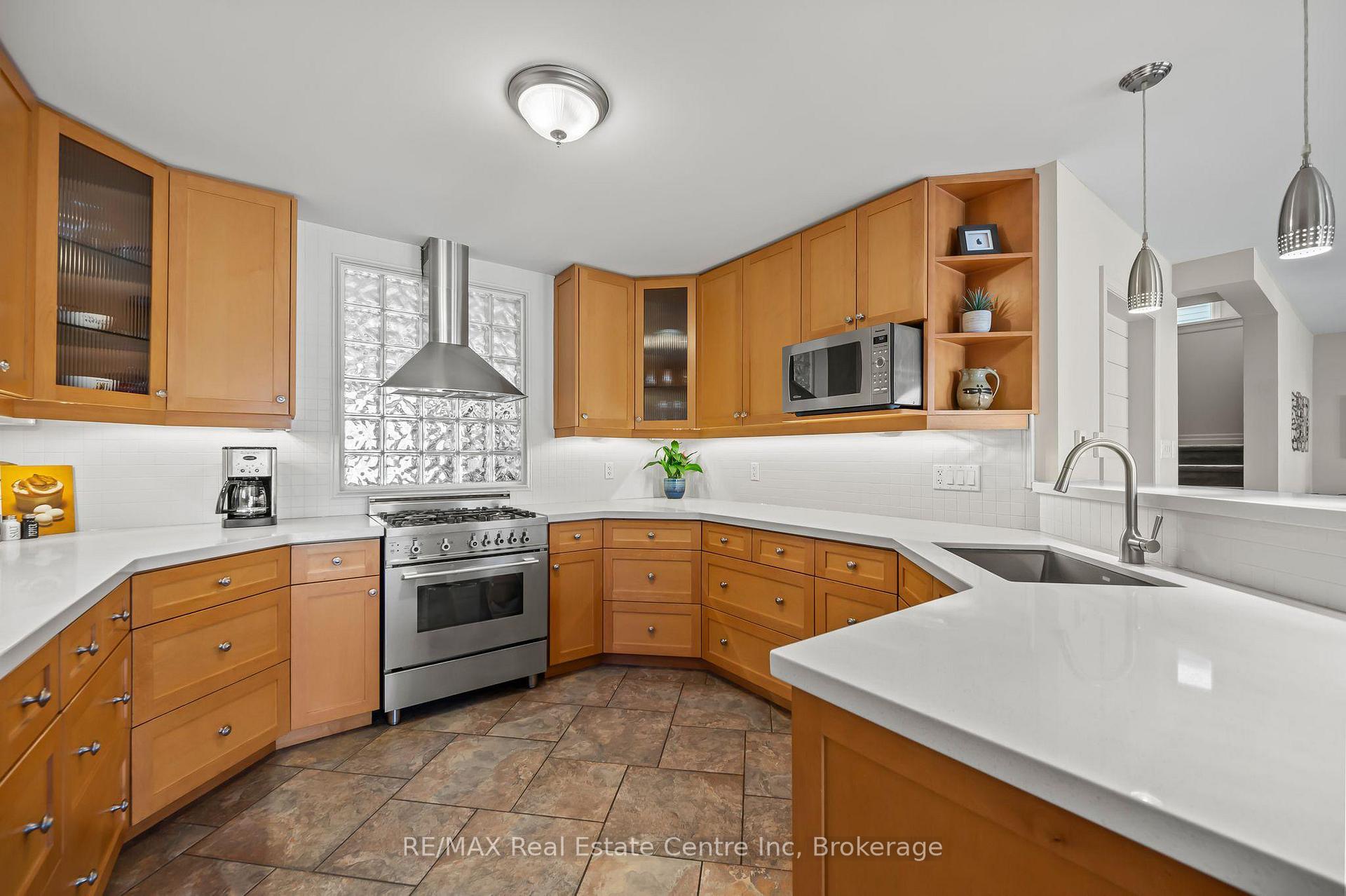 Photo 10 of 71 Ptarmigan Drive, Guelph, Kortright Hills — HOMEH