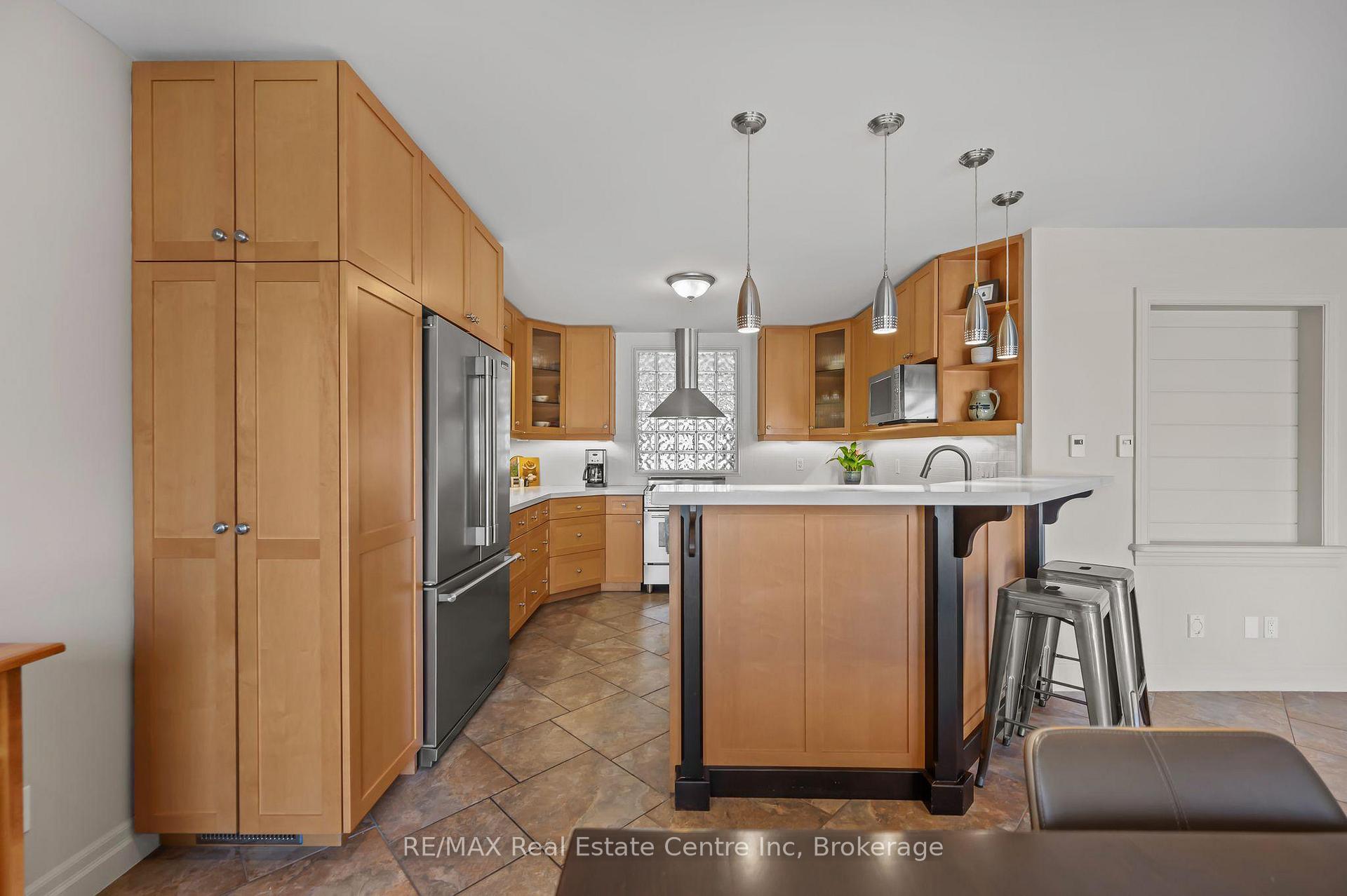 Photo 13 of 71 Ptarmigan Drive, Guelph, Kortright Hills — HOMEH