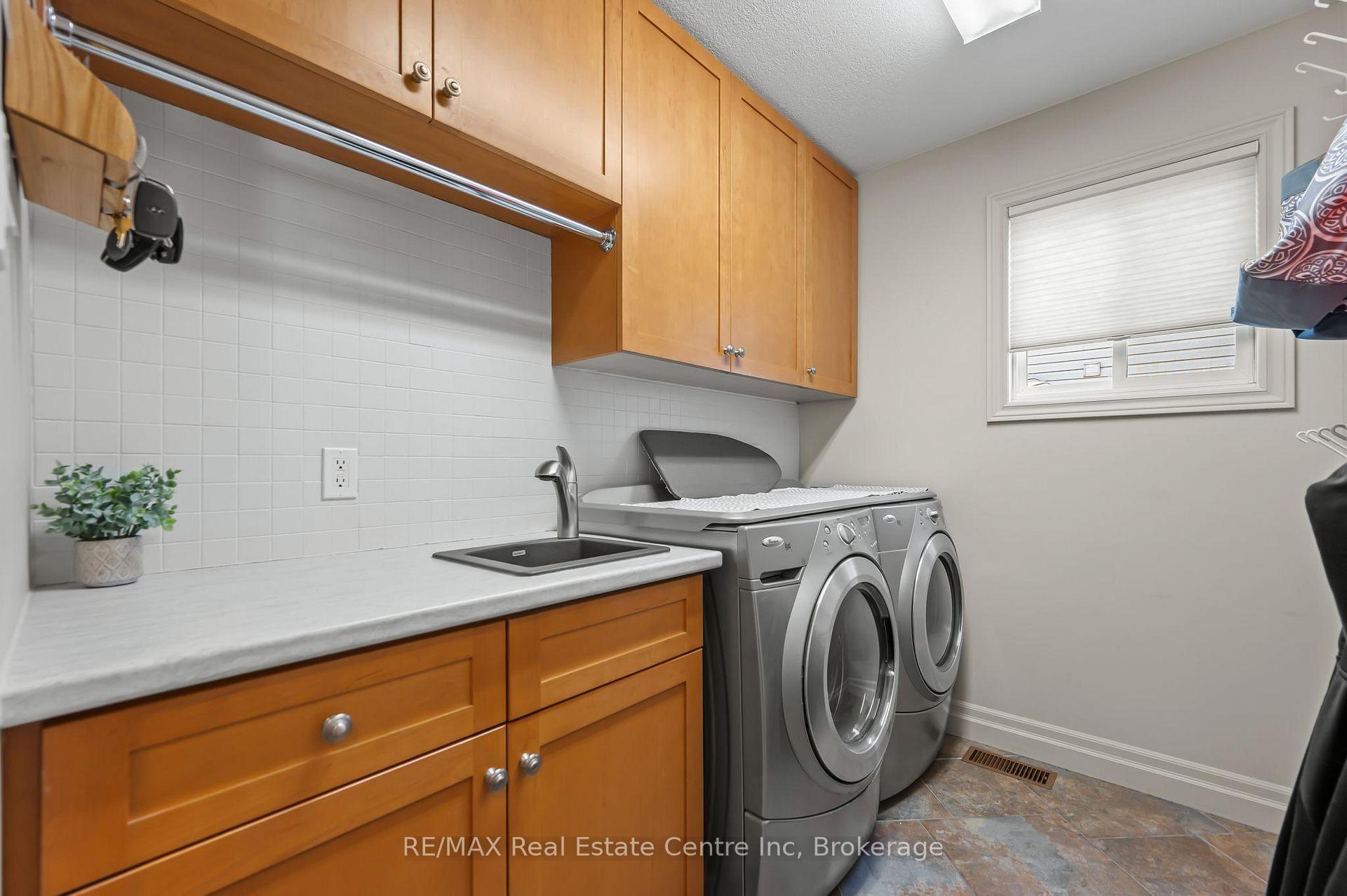 Photo 16 of 71 Ptarmigan Drive, Guelph, Kortright Hills — HOMEH
