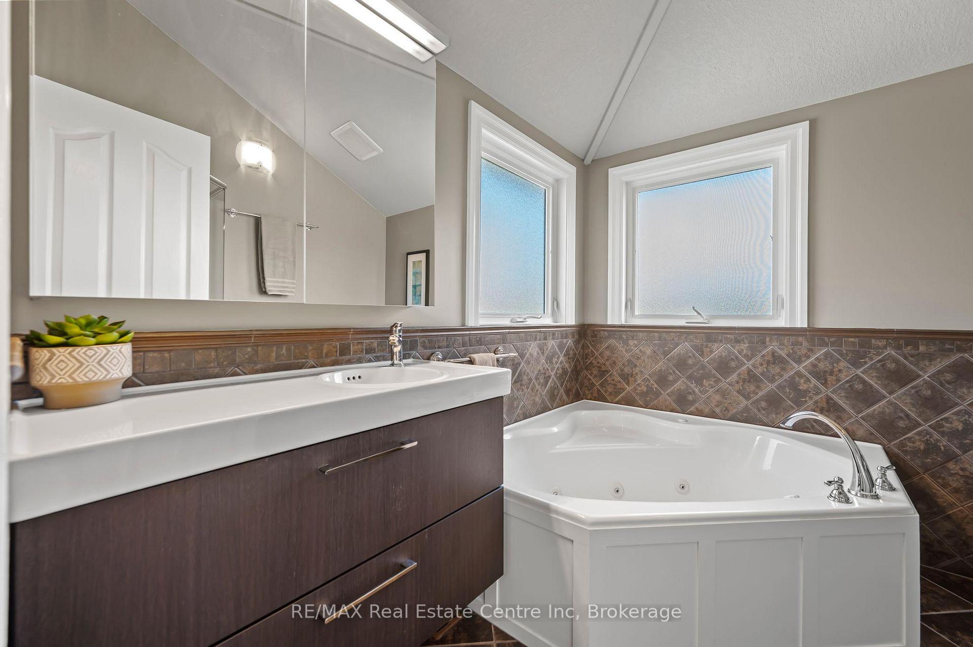 Photo 23 of 71 Ptarmigan Drive, Guelph, Kortright Hills — HOMEH