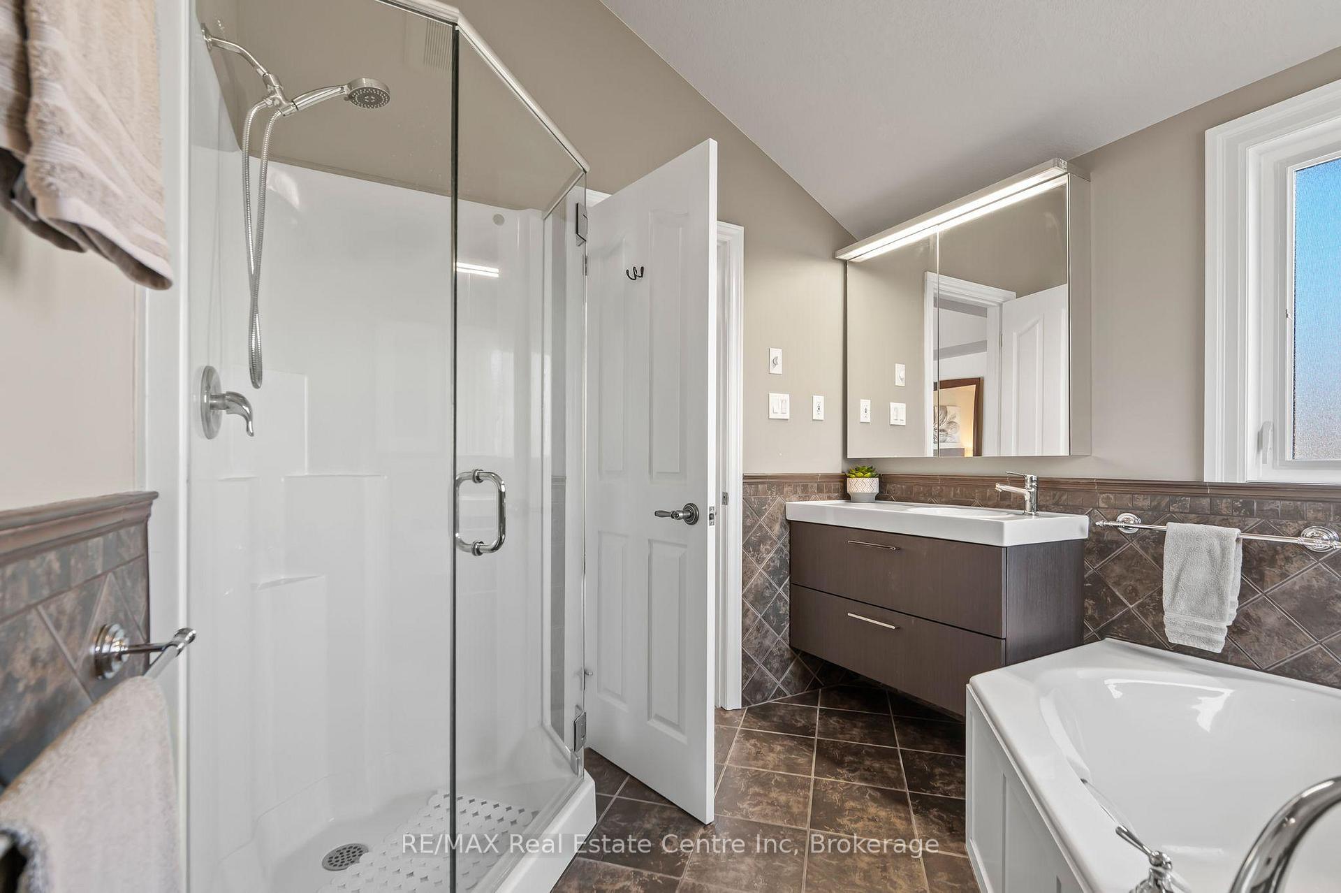 Photo 24 of 71 Ptarmigan Drive, Guelph, Kortright Hills — HOMEH