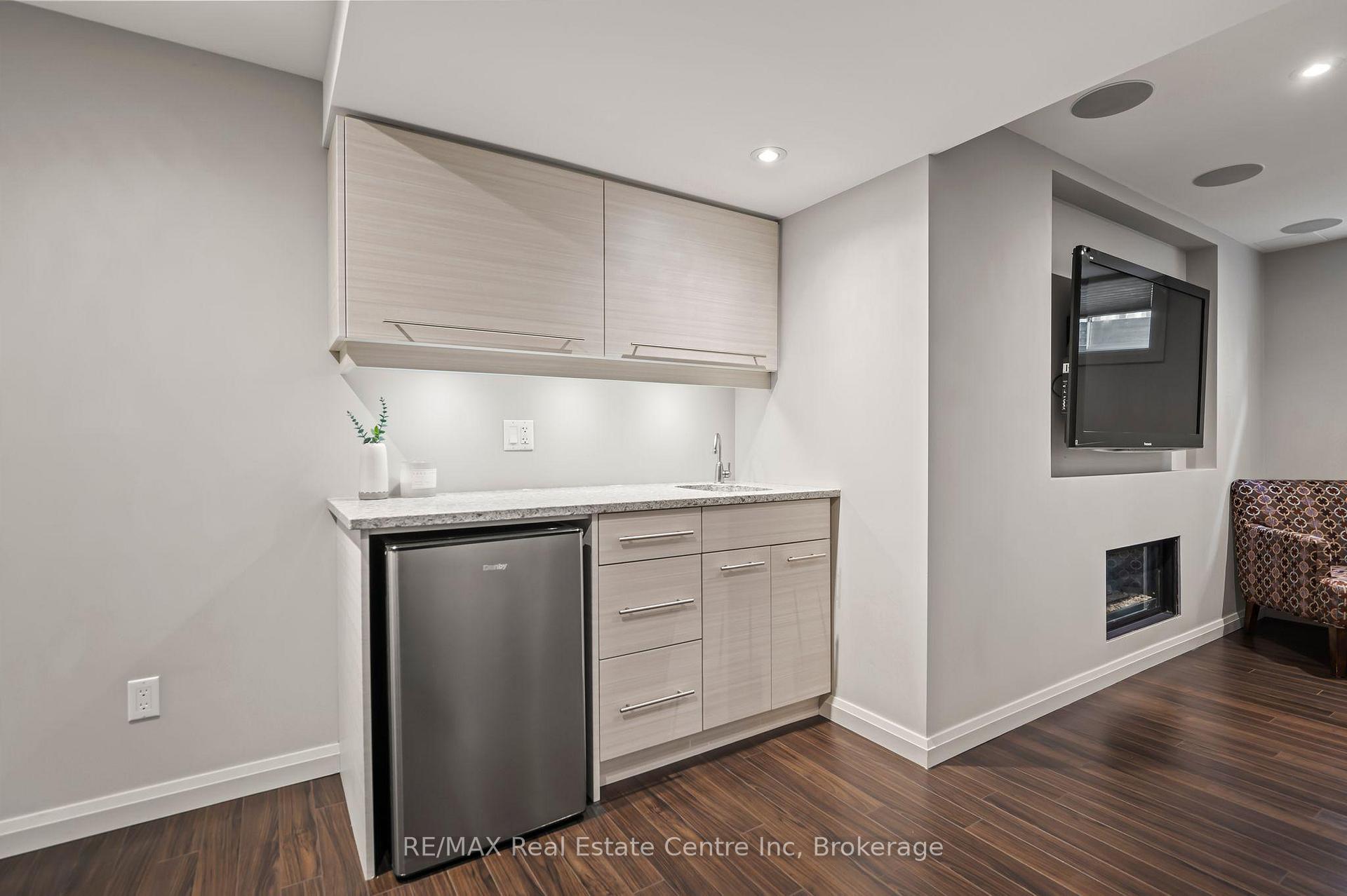 Photo 30 of 71 Ptarmigan Drive, Guelph, Kortright Hills — HOMEH