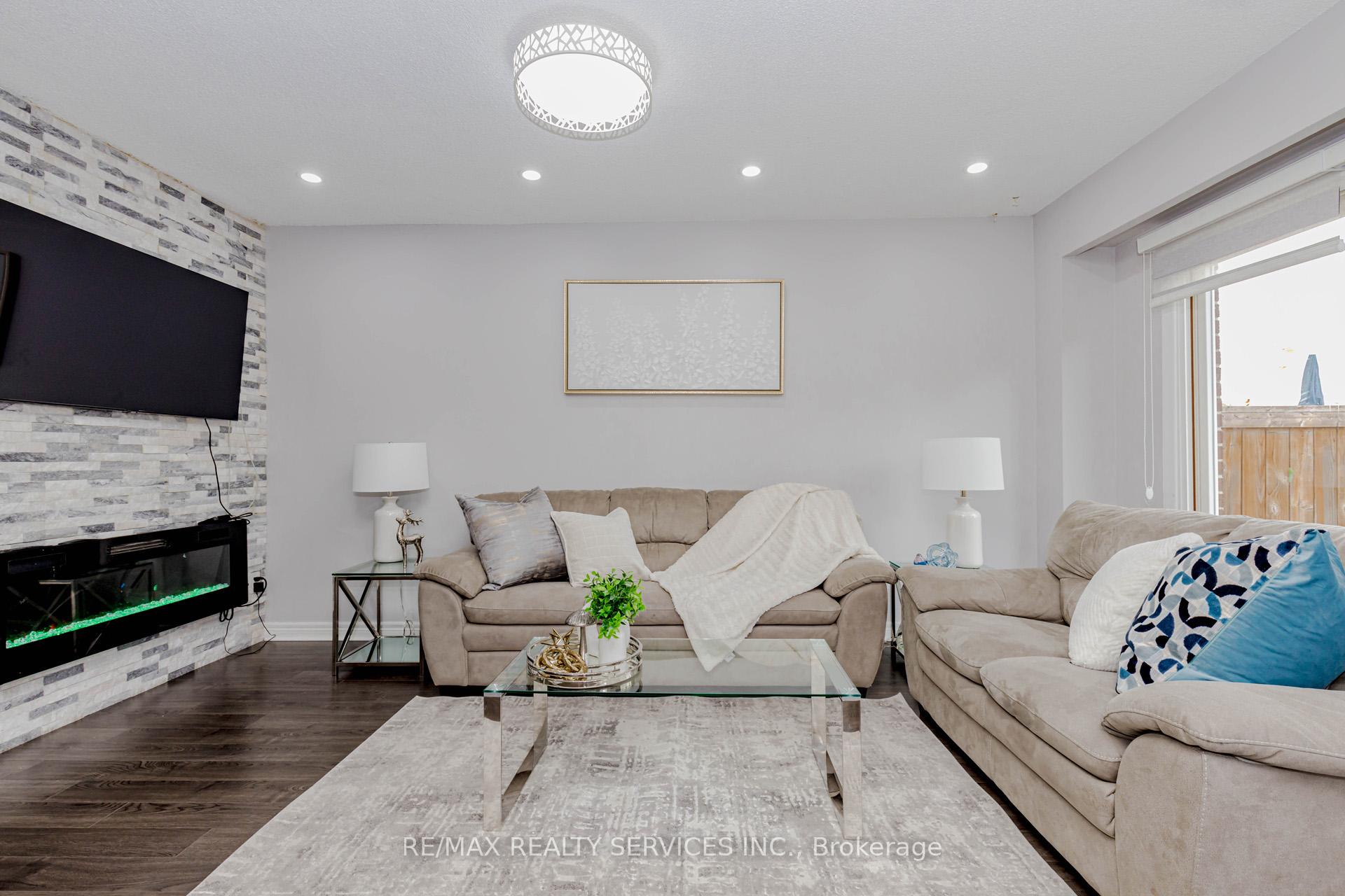 Photo 8 of 3 Kingswood Drive, Brampton, Brampton North — HOMEH