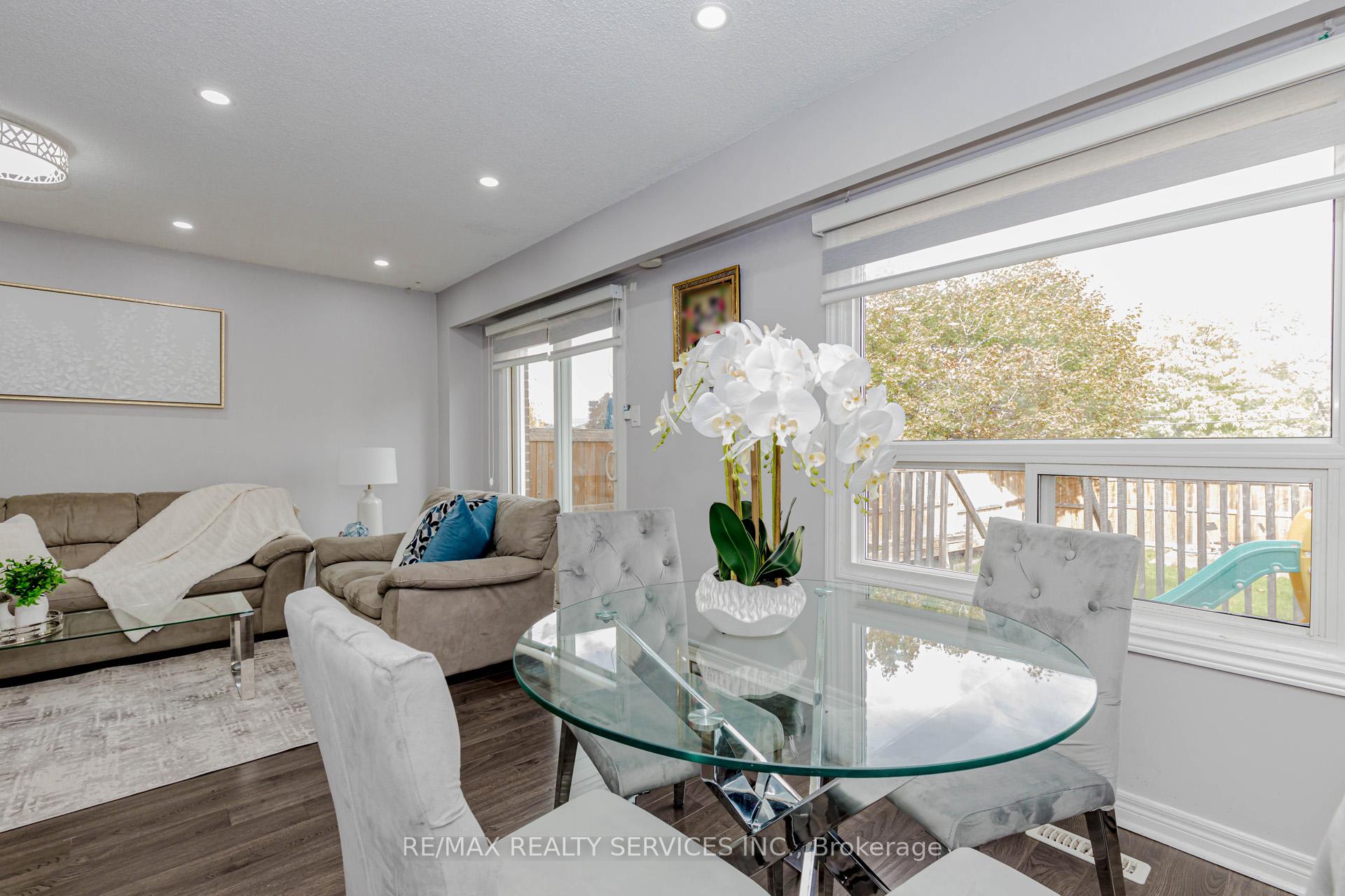 Photo 13 of 3 Kingswood Drive, Brampton, Brampton North — HOMEH
