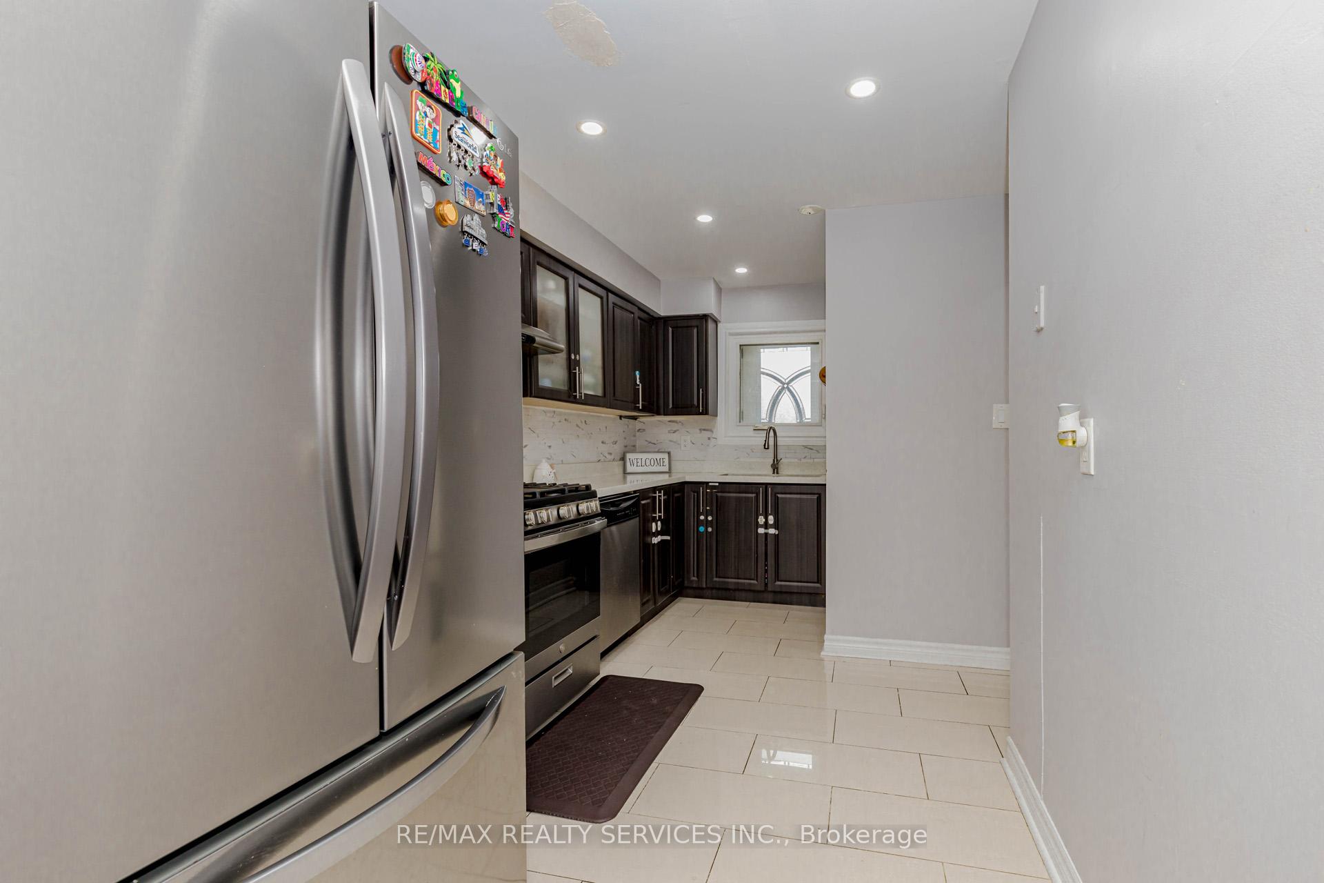 Photo 14 of 3 Kingswood Drive, Brampton, Brampton North — HOMEH