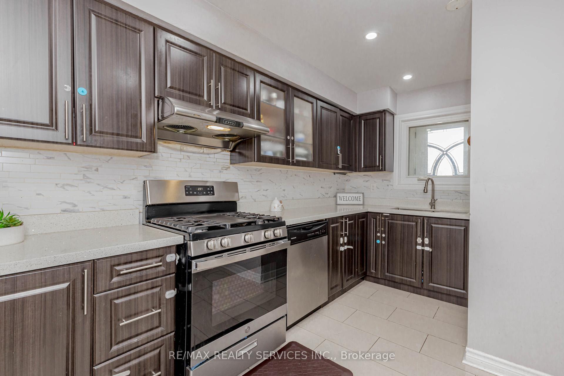 Photo 15 of 3 Kingswood Drive, Brampton, Brampton North — HOMEH