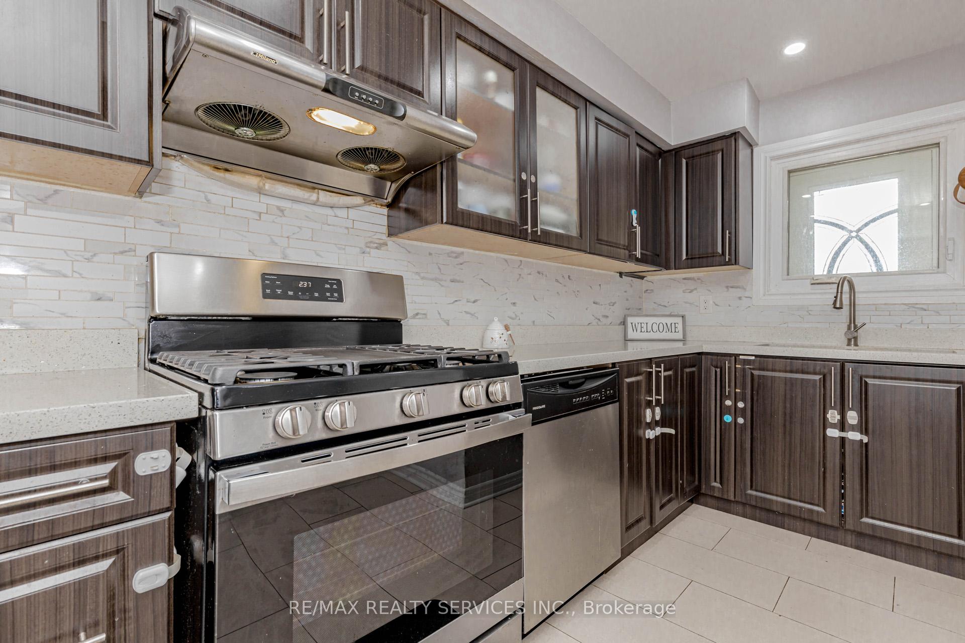 Photo 16 of 3 Kingswood Drive, Brampton, Brampton North — HOMEH