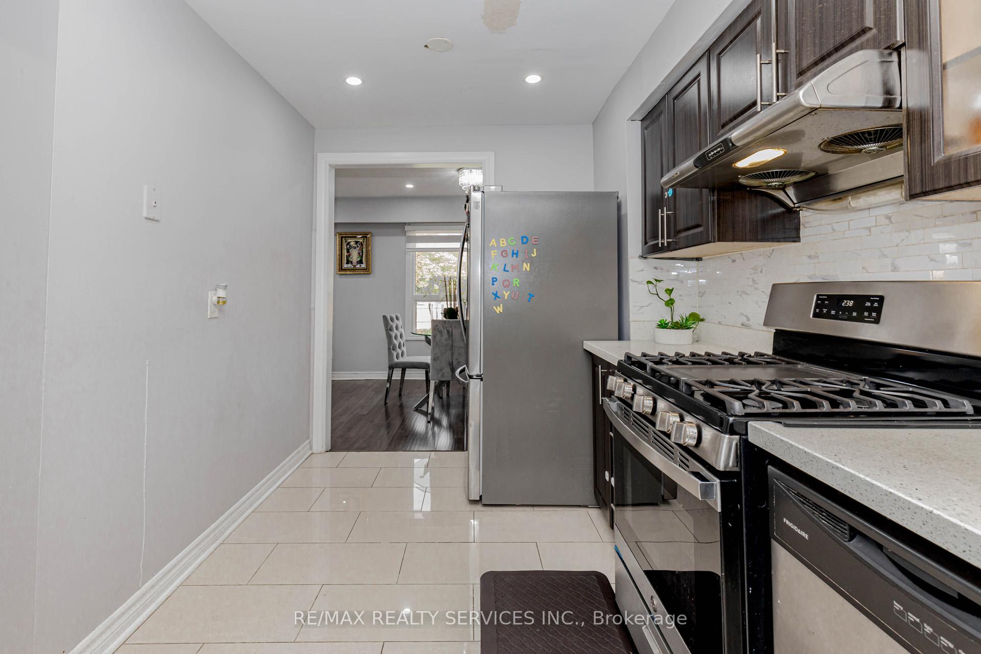 Photo 18 of 3 Kingswood Drive, Brampton, Brampton North — HOMEH