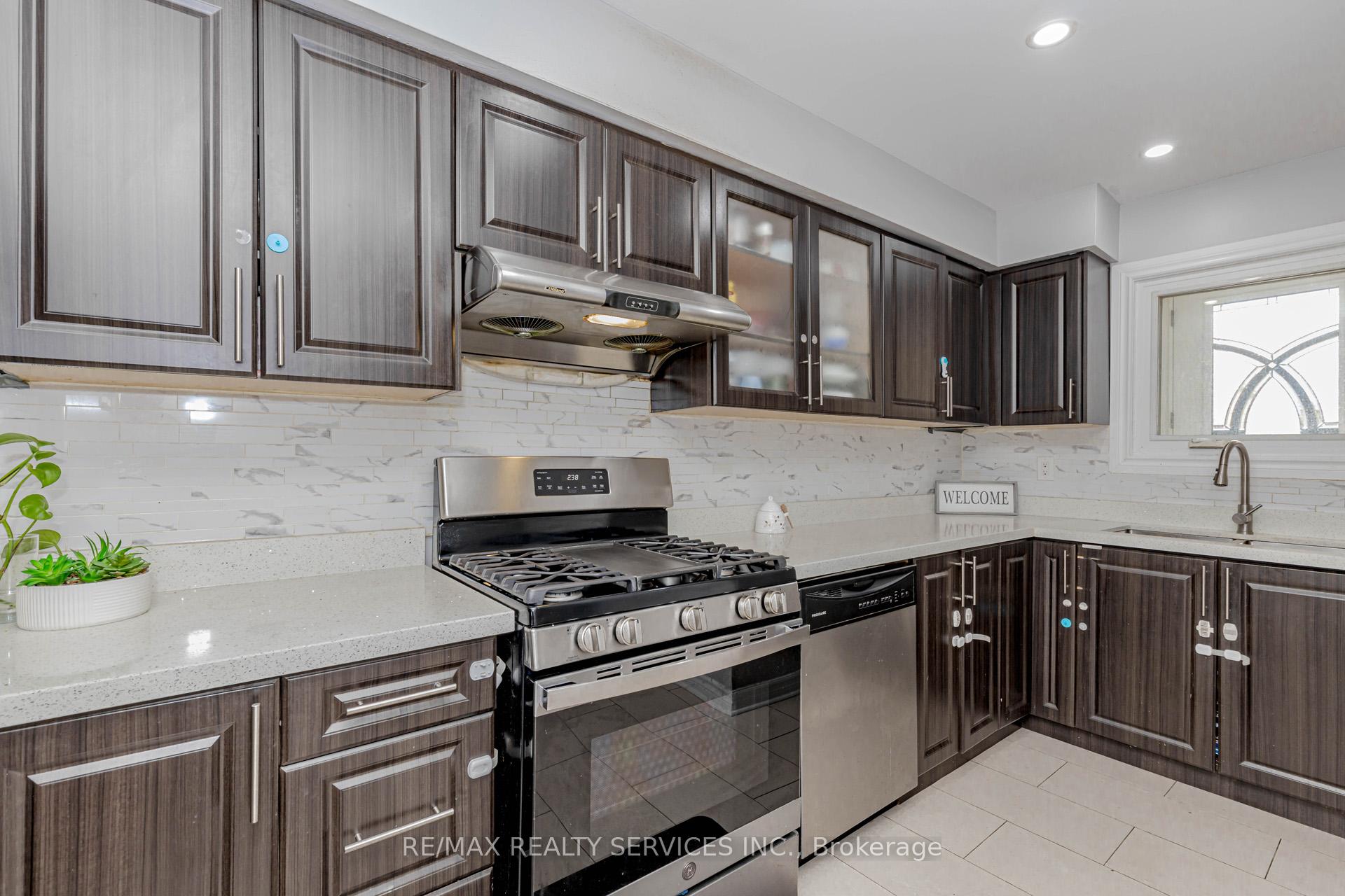 Photo 19 of 3 Kingswood Drive, Brampton, Brampton North — HOMEH