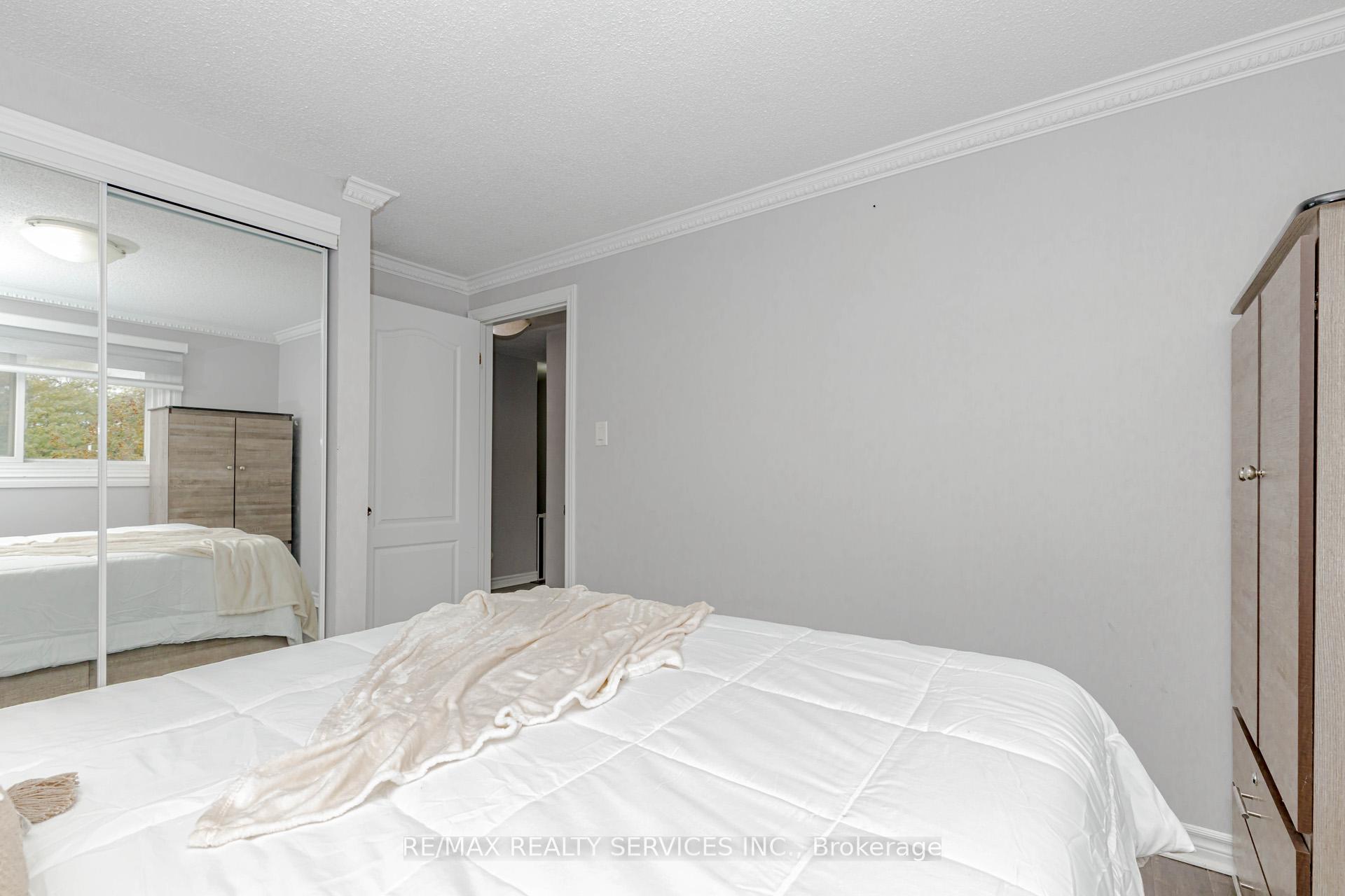 Photo 27 of 3 Kingswood Drive, Brampton, Brampton North — HOMEH