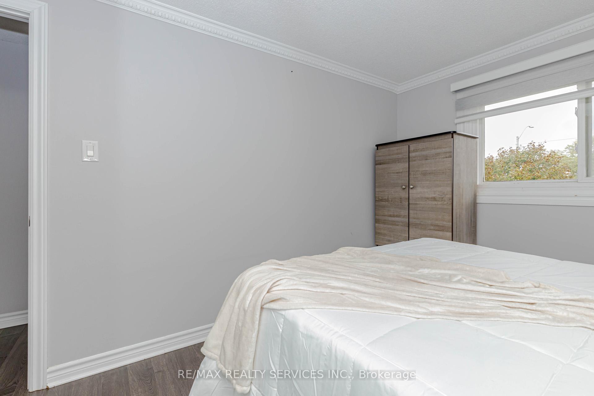 Photo 28 of 3 Kingswood Drive, Brampton, Brampton North — HOMEH