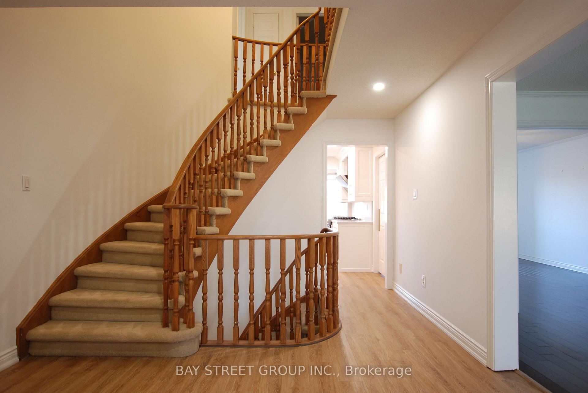 Photo 2 of 188 Timpson Drive, Aurora, Aurora Heights — HOMEH