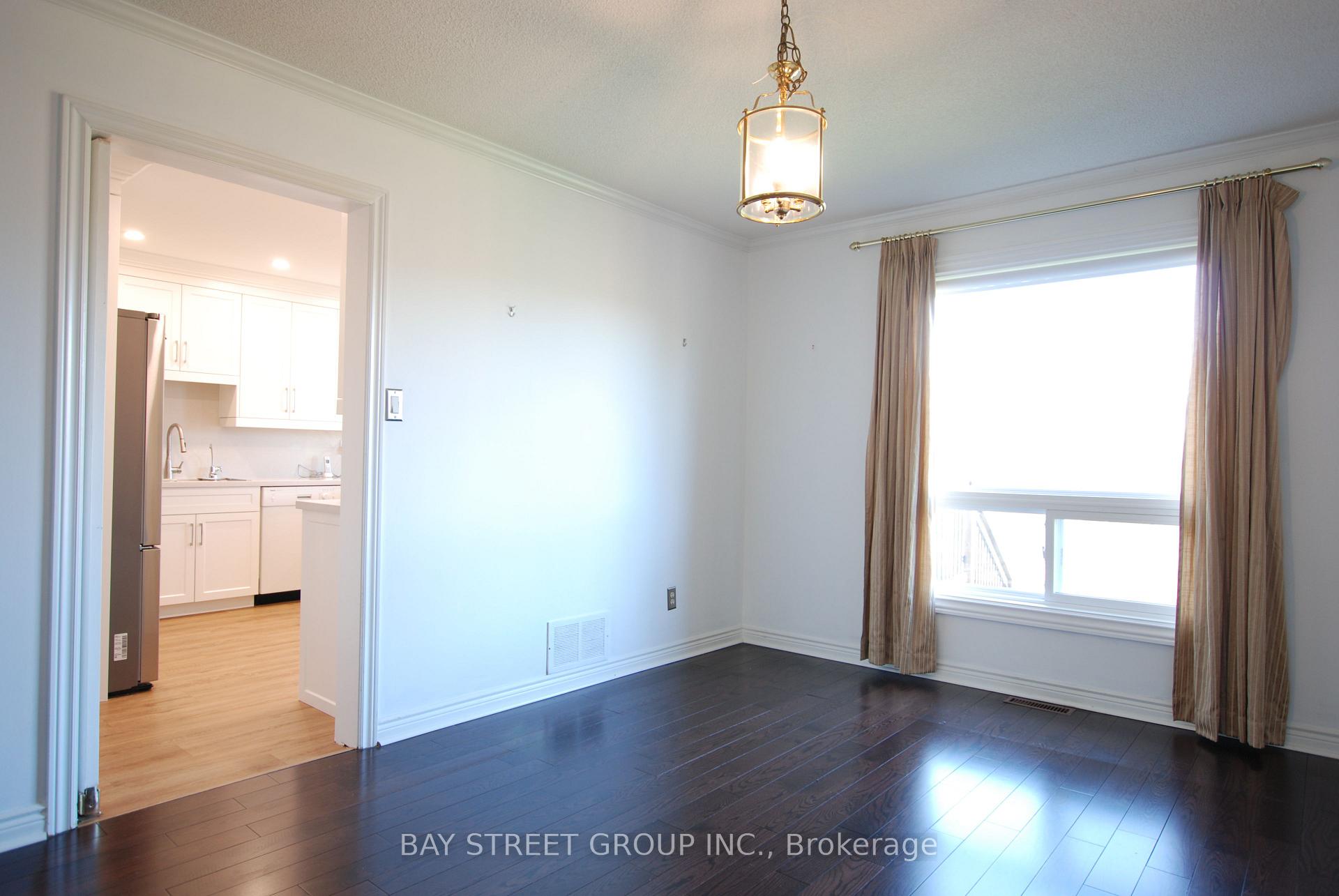 Photo 6 of 188 Timpson Drive, Aurora, Aurora Heights — HOMEH