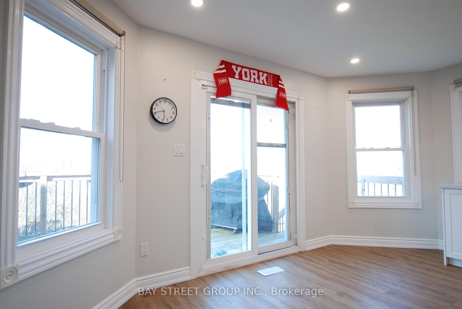 Photo 11 of 188 Timpson Drive, Aurora, Aurora Heights — HOMEH