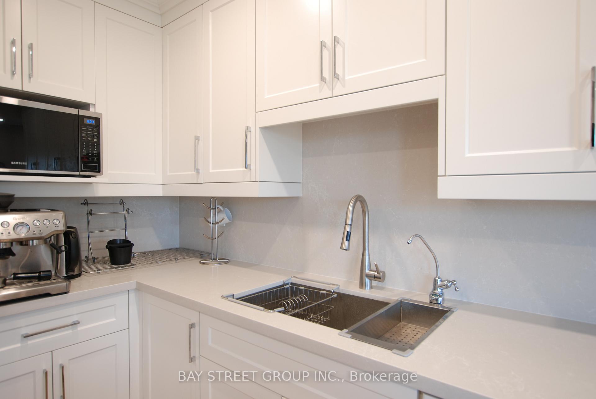 Photo 14 of 188 Timpson Drive, Aurora, Aurora Heights — HOMEH