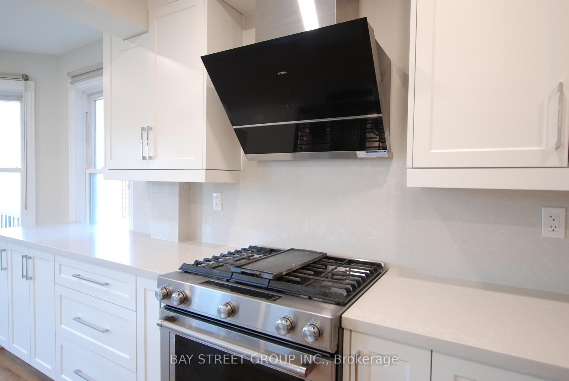 Photo 16 of 188 Timpson Drive, Aurora, Aurora Heights — HOMEH